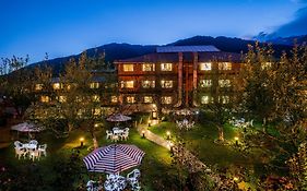 Honeymoon in Hotel in Manali